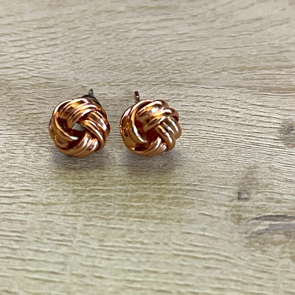 Golden knot earrings
